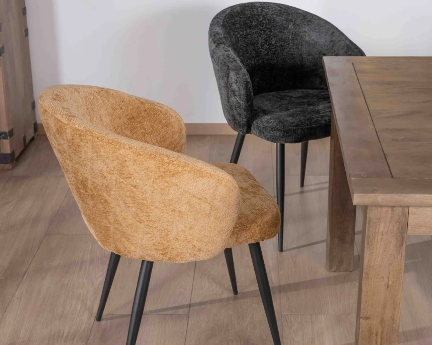 Best Lot de 2 chaises enveloppantes en tissu jaune et pieds métal noirs "Kandy" Chaise