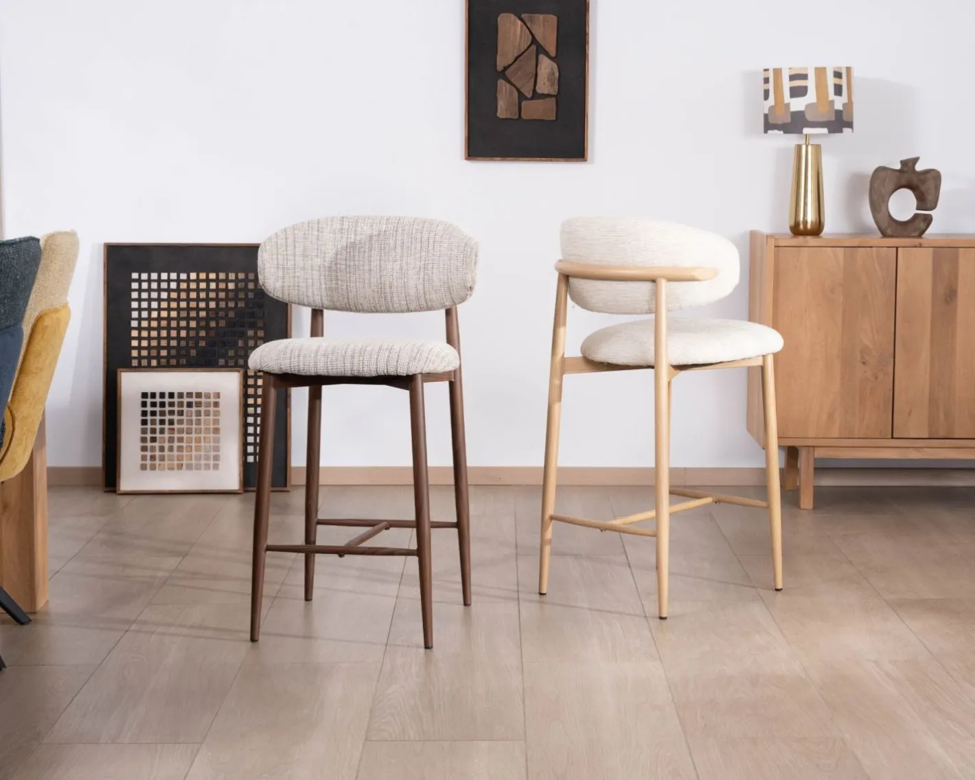 Sale Lot de 2 chaises mi-hauteur style scandinave en tissu blanc cassé "Arpège" pieds métal aspect bois clair Tabouret De Bar