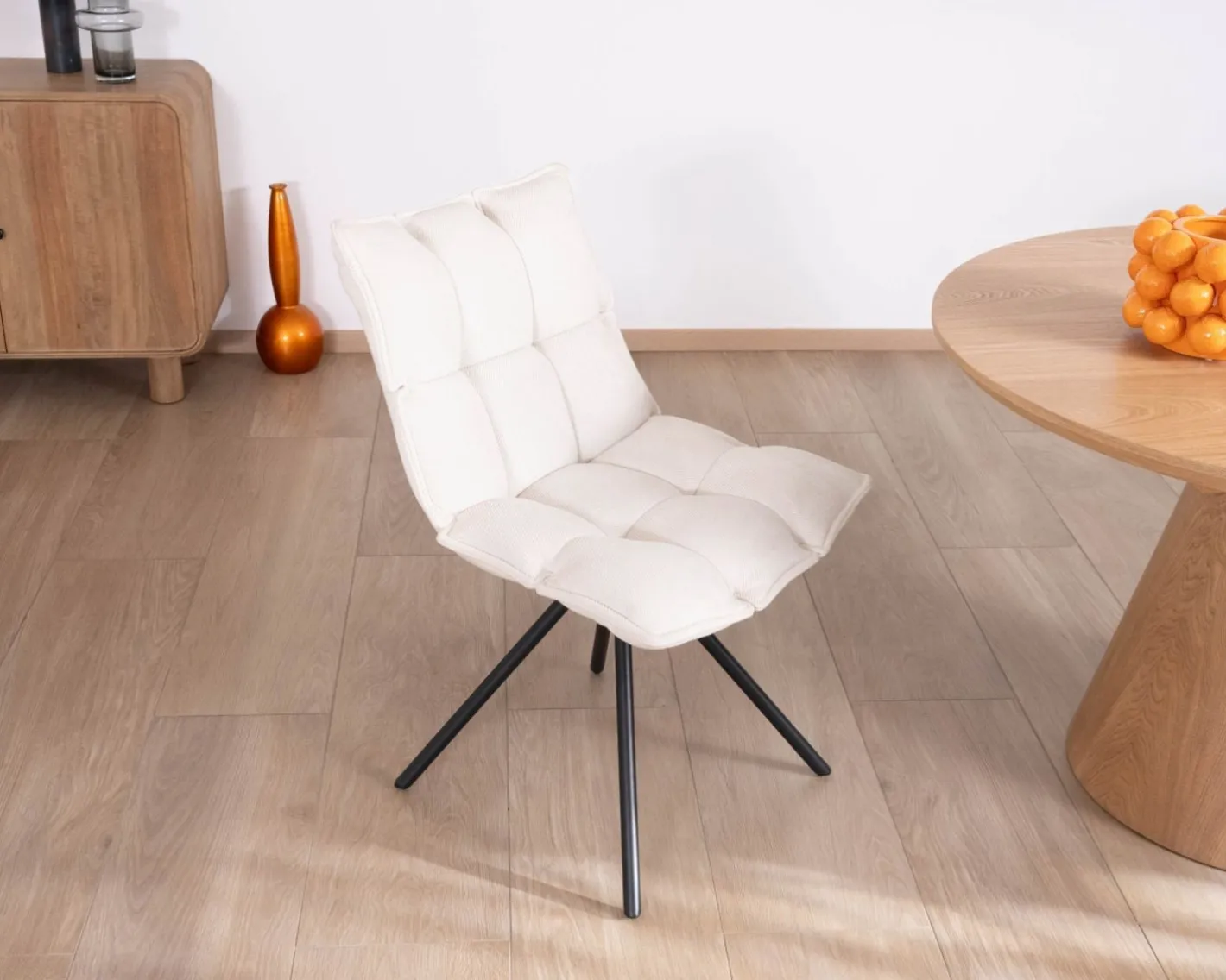 Hot Lot de 2 chaises pivotantes 360° "Cassidy" design et matelassées en tissu blanc cassé Chaise