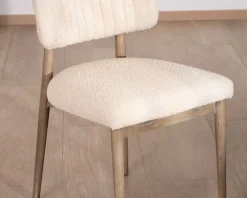Lot de 2 chaises scandinaves en bois grisé et tissu bouclettes beige