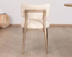 Lot de 2 chaises scandinaves en bois grisé et tissu bouclettes beige