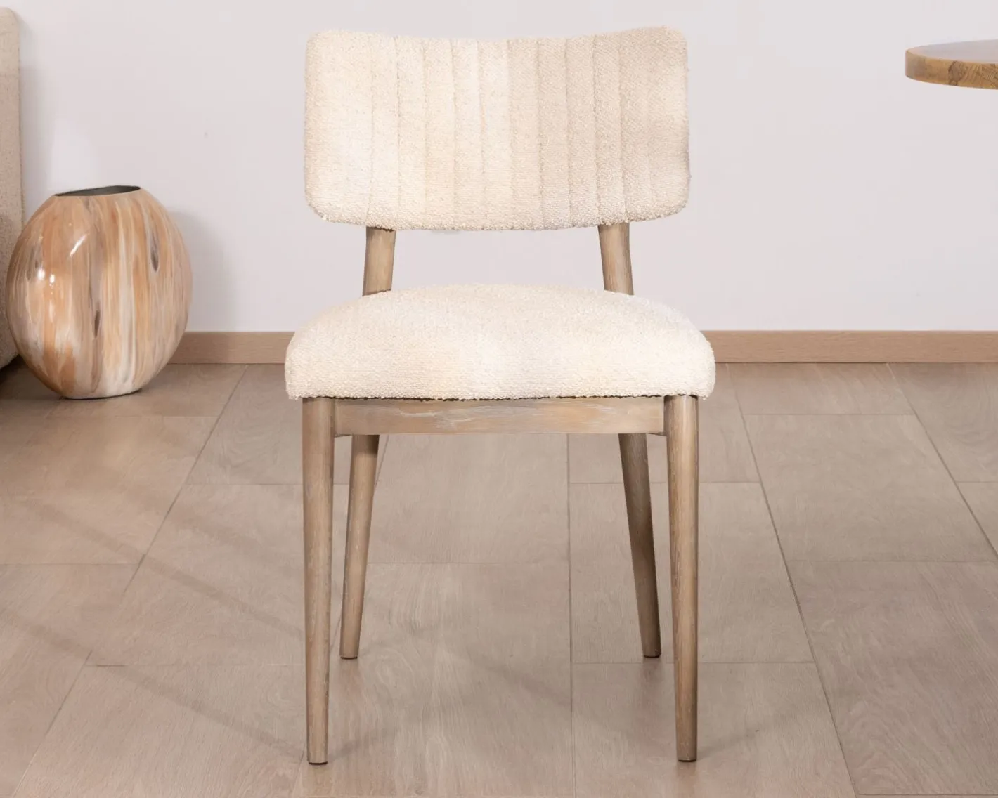 Lot de 2 chaises scandinaves en bois grisé et tissu bouclettes beige "Isadora" Chaise