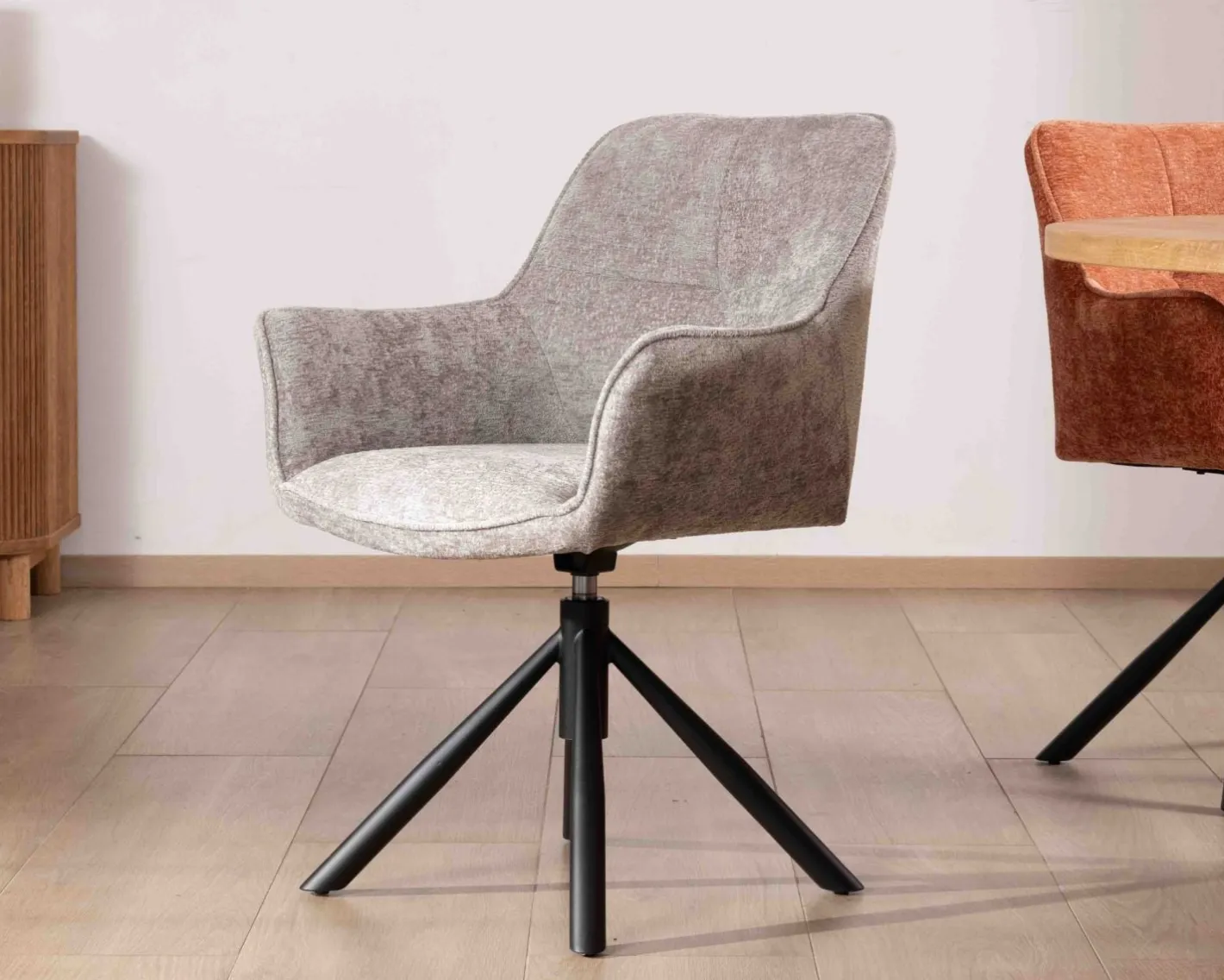 Clearance Lot de 2 chaises tournantes en tissu gris clair et pieds métal "Ewing" Chaise