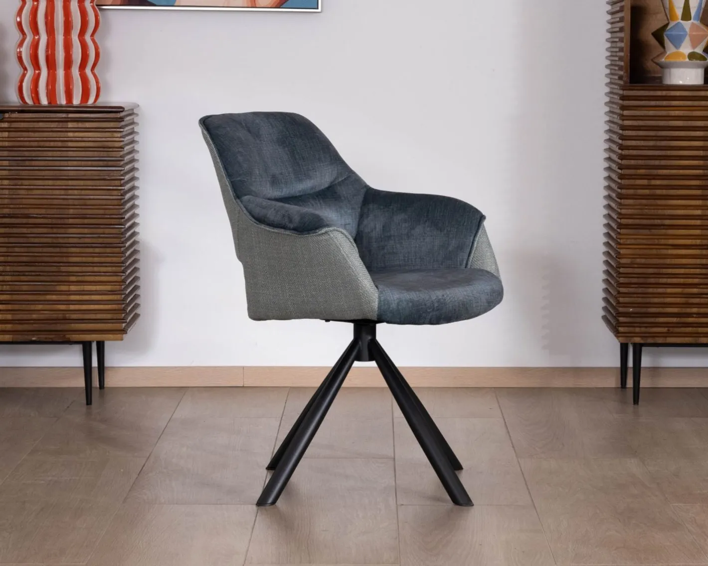 Clearance Lot de 2 fauteuils de repas contemporains en tissu bi texture bleu "Chilko" pied pivotant en métal Chaise