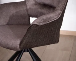 Lot de 2 fauteuils de repas enveloppants en tissu bi texturé chocolat et pied pivotant en métal 