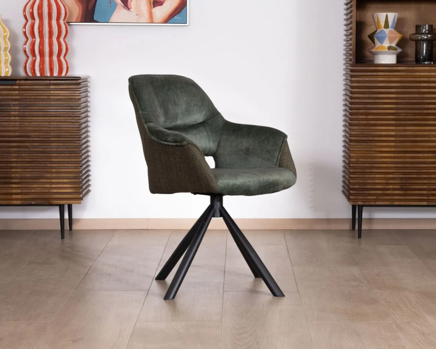 Hot Lot de 2 fauteuils de repas enveloppants en tissu bi texture vert "Chilko" avec pied pivotant en métal noir Chaise