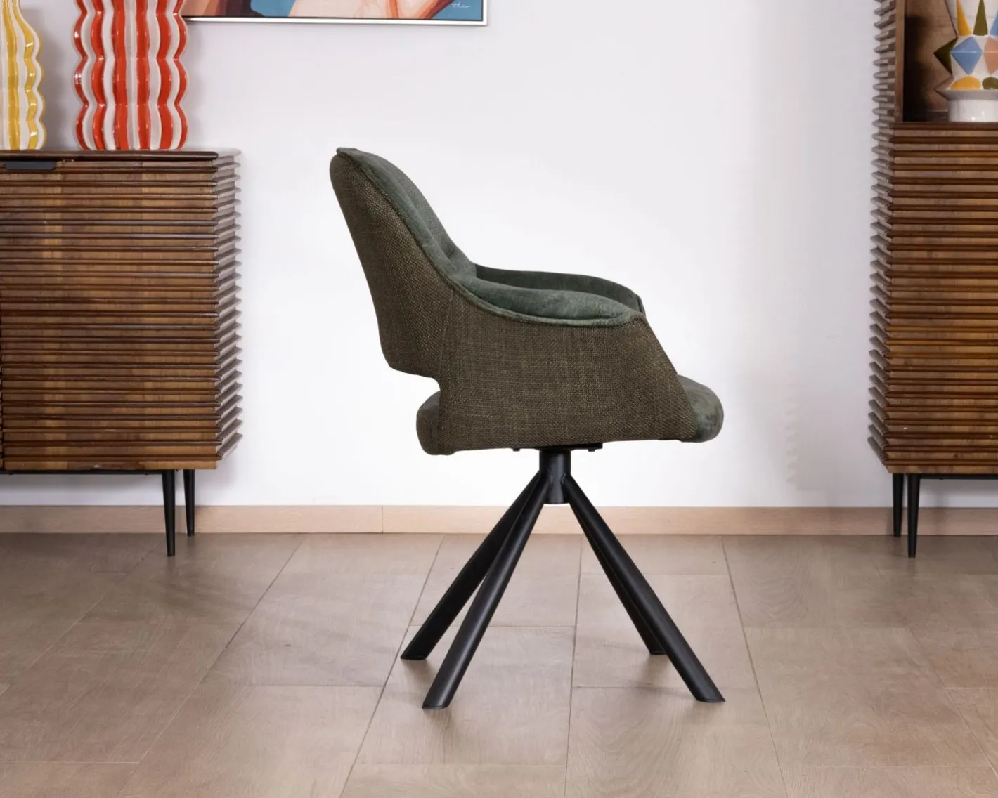 Hot Lot de 2 fauteuils de repas enveloppants en tissu bi texture vert "Chilko" avec pied pivotant en métal noir Chaise