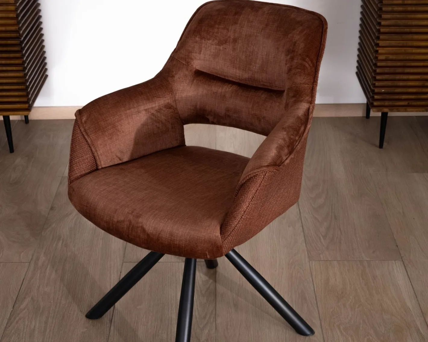 Clearance Lot de 2 fauteuils de repas pivotants en tissu bi texturé cuivré "Chilko" esprit rétro Chaise