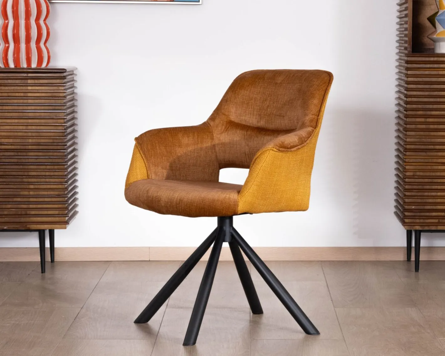 Online Lot de 2 fauteuils de repas pivotants et enveloppants en tissu bi texturé jaune moutarde "Chilko" Chaise
