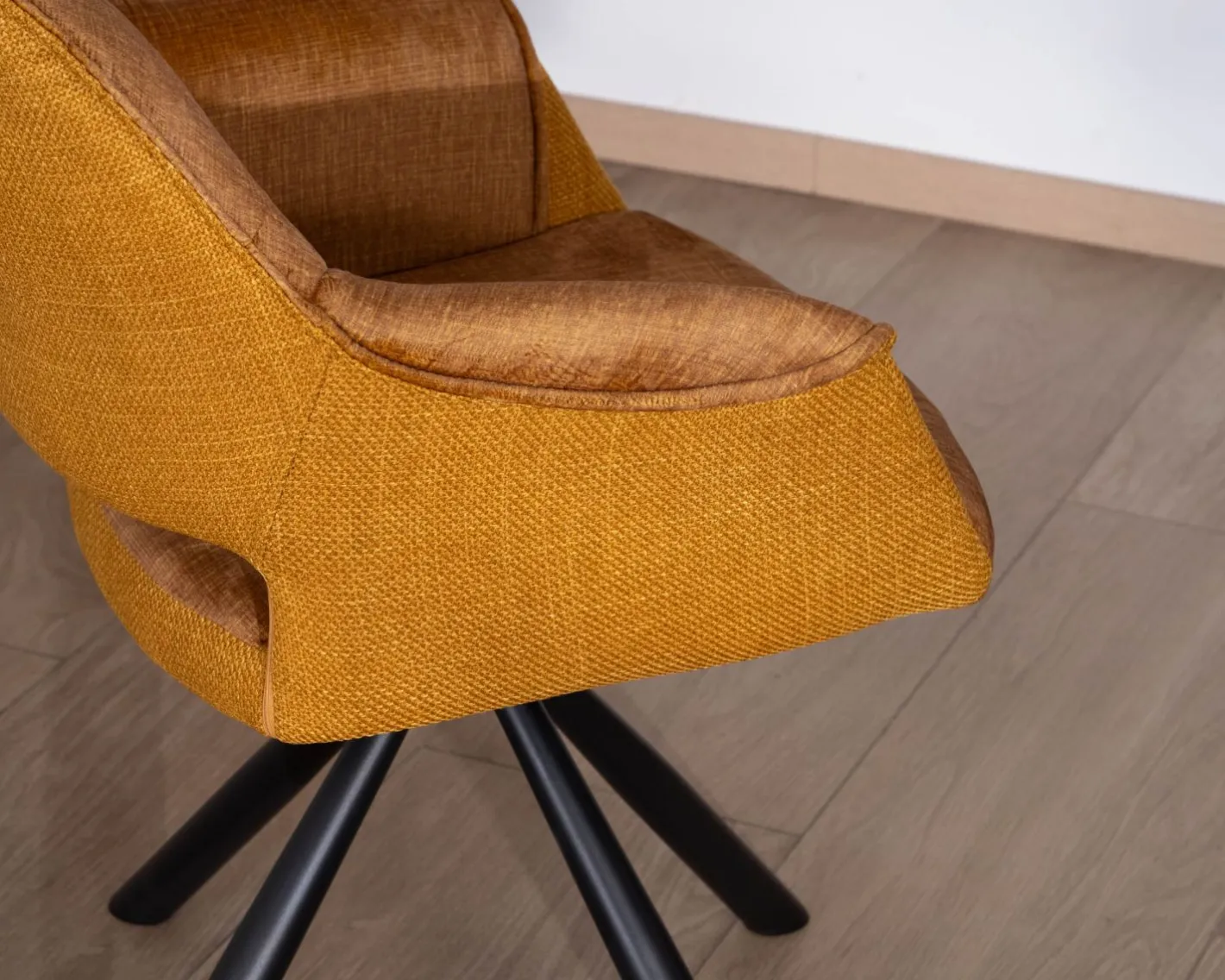 Online Lot de 2 fauteuils de repas pivotants et enveloppants en tissu bi texturé jaune moutarde "Chilko" Chaise
