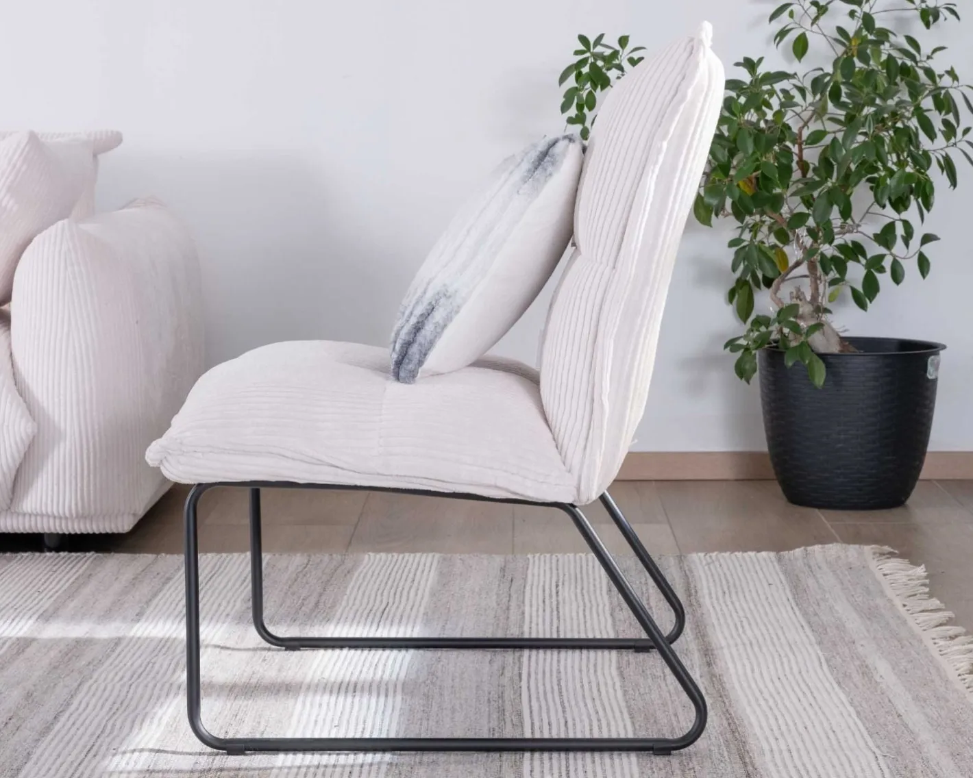 Sale Lot de 2 fauteuils sans accoudoirs en velours côtelé blanc "Calvin" pieds métal Fauteuil