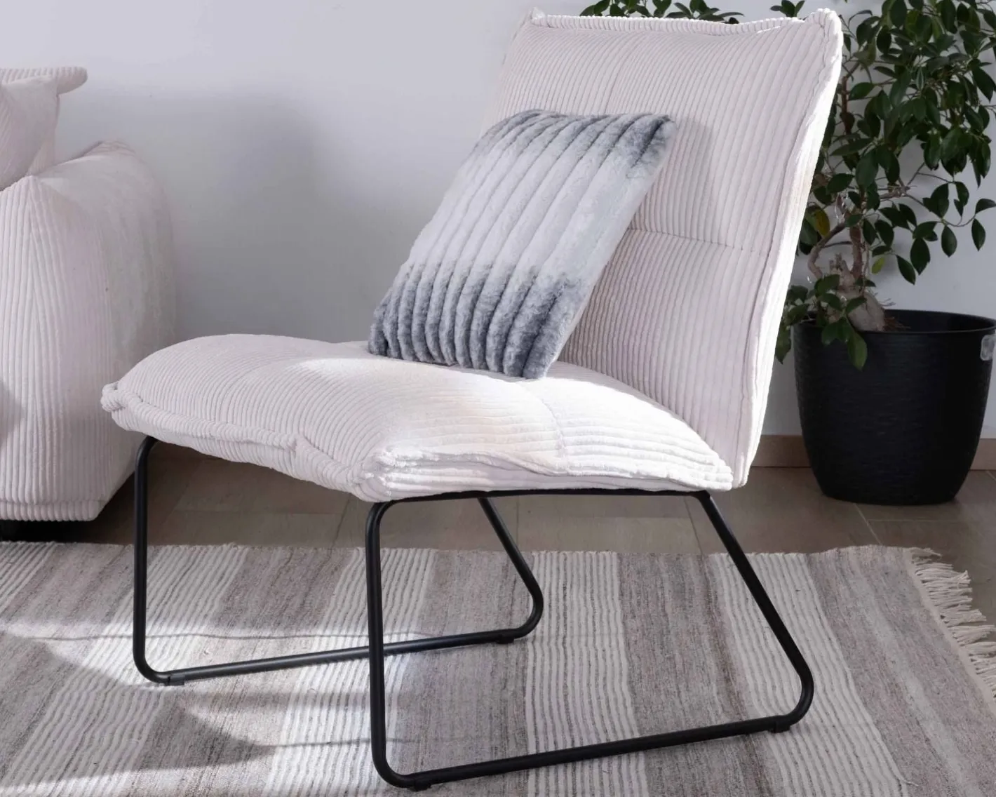 Sale Lot de 2 fauteuils sans accoudoirs en velours côtelé blanc "Calvin" pieds métal Fauteuil