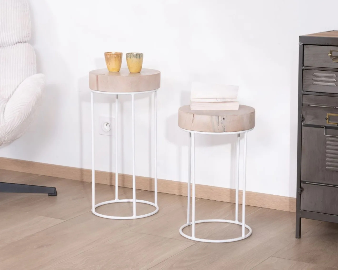 New Lot de 2 tables d'appoint rondes blanchies en bois et métal "Nervure" Table D'Appoint|Sellette