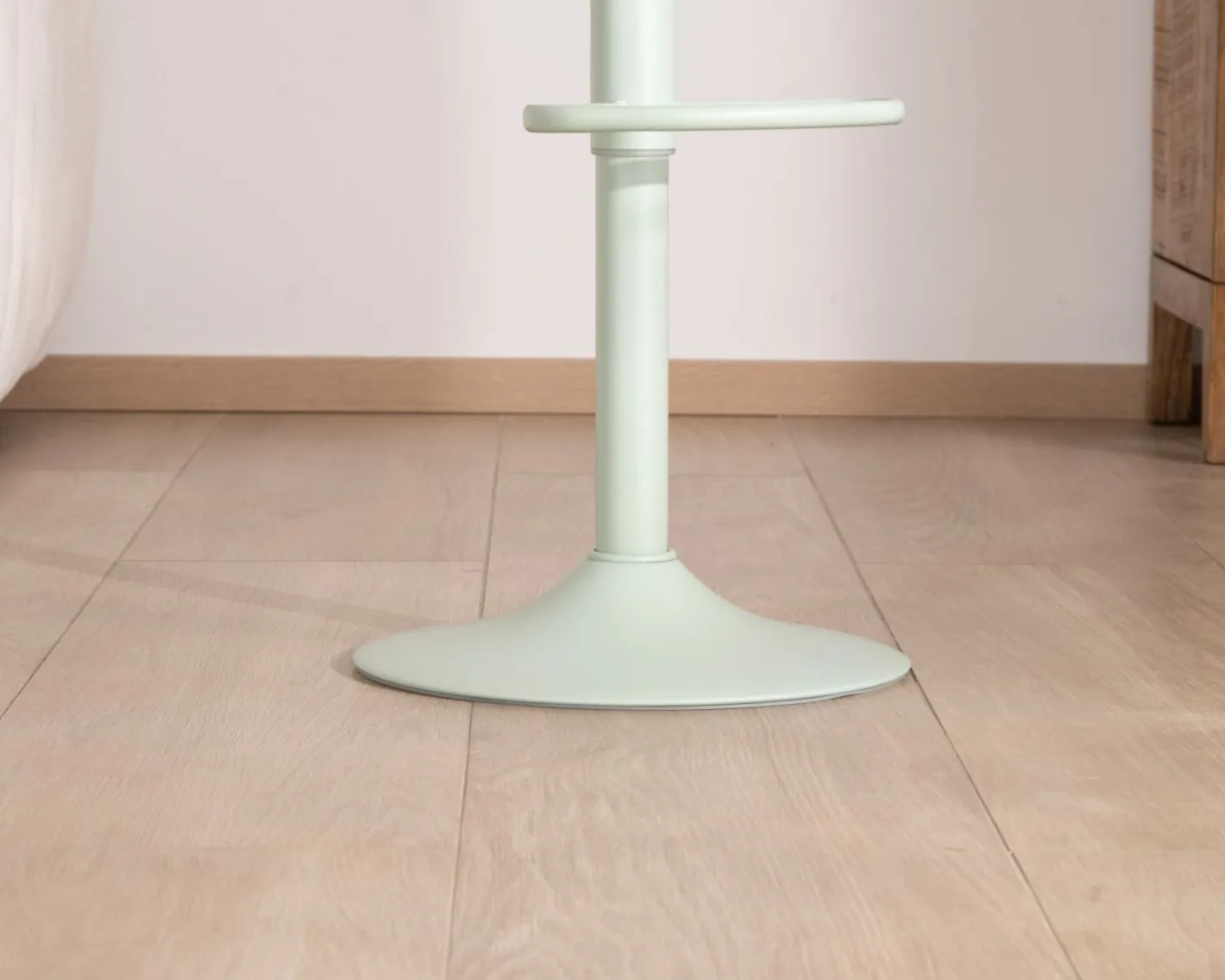 Clearance Lot de 2 tabourets réglables avec assise bois "Juo" en métal vert acidulé Tabouret De Bar