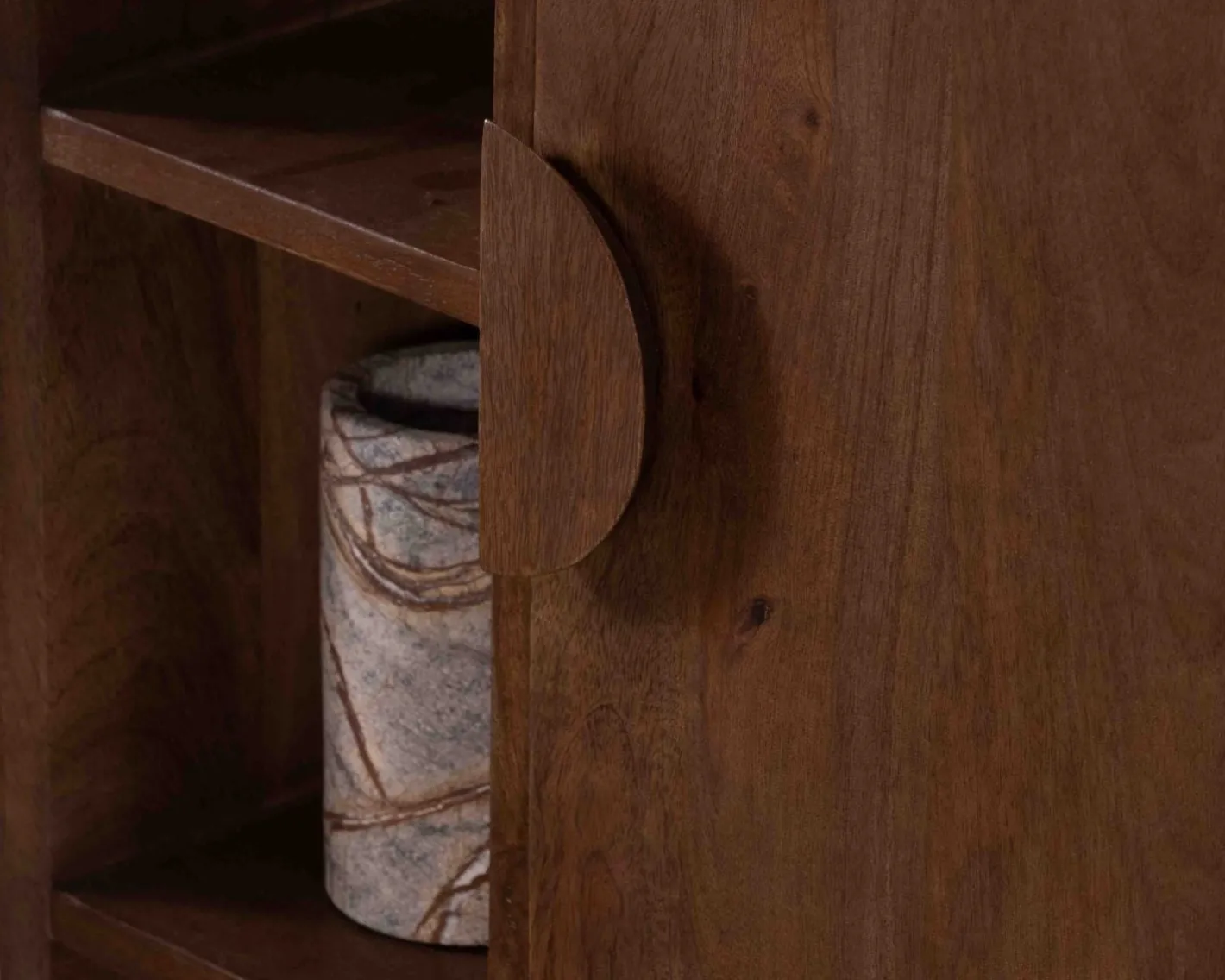 Outlet Meuble de rangement bas en manguier massif foncé "Kaldo" Style rétro scandinave Vitrine Et Argentier|Bibliothèque