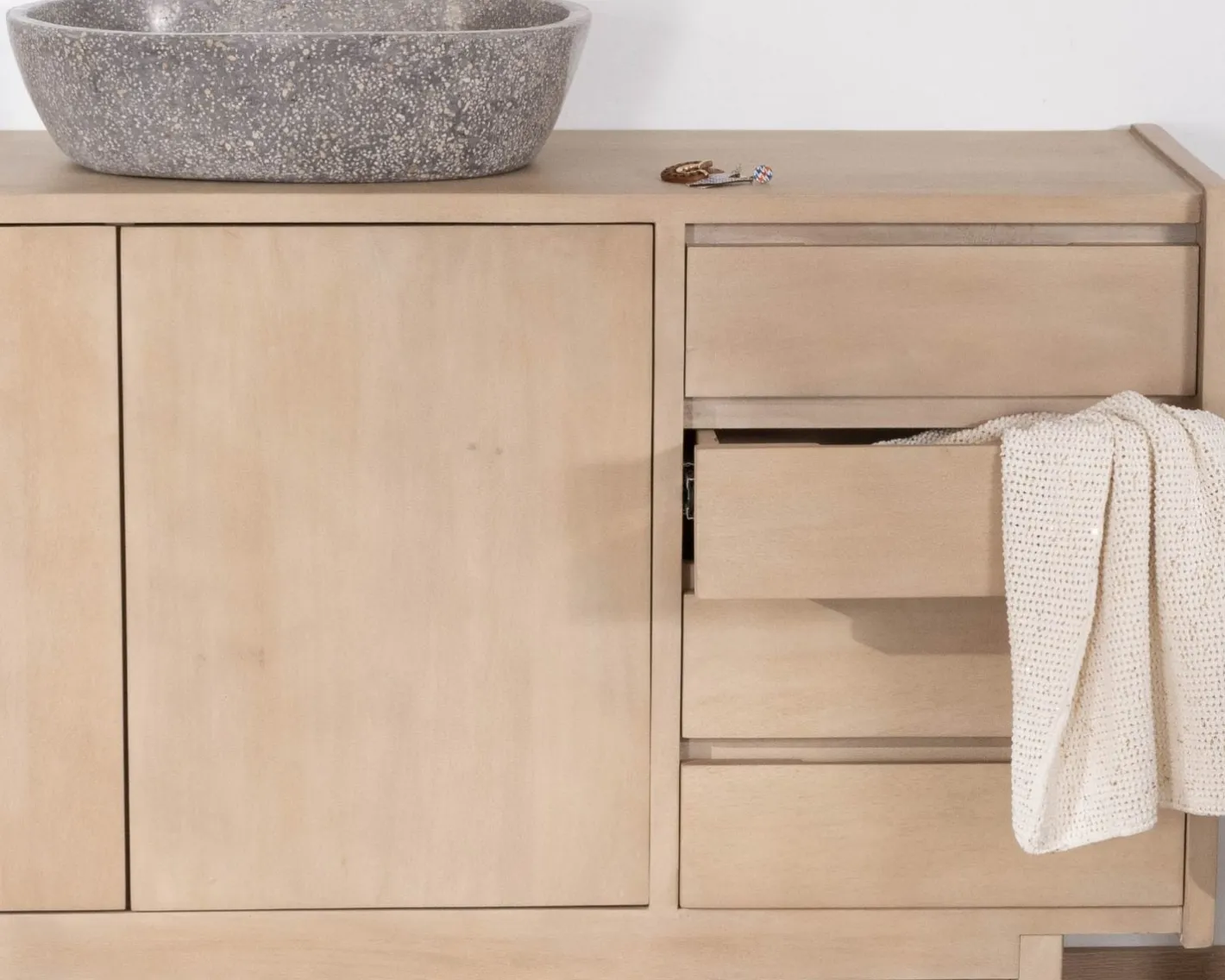 Sale Meuble sous vasque 140 cm en manguier blanchi avec portes et tiroirs "Kahiko" Meuble Sous Vasque