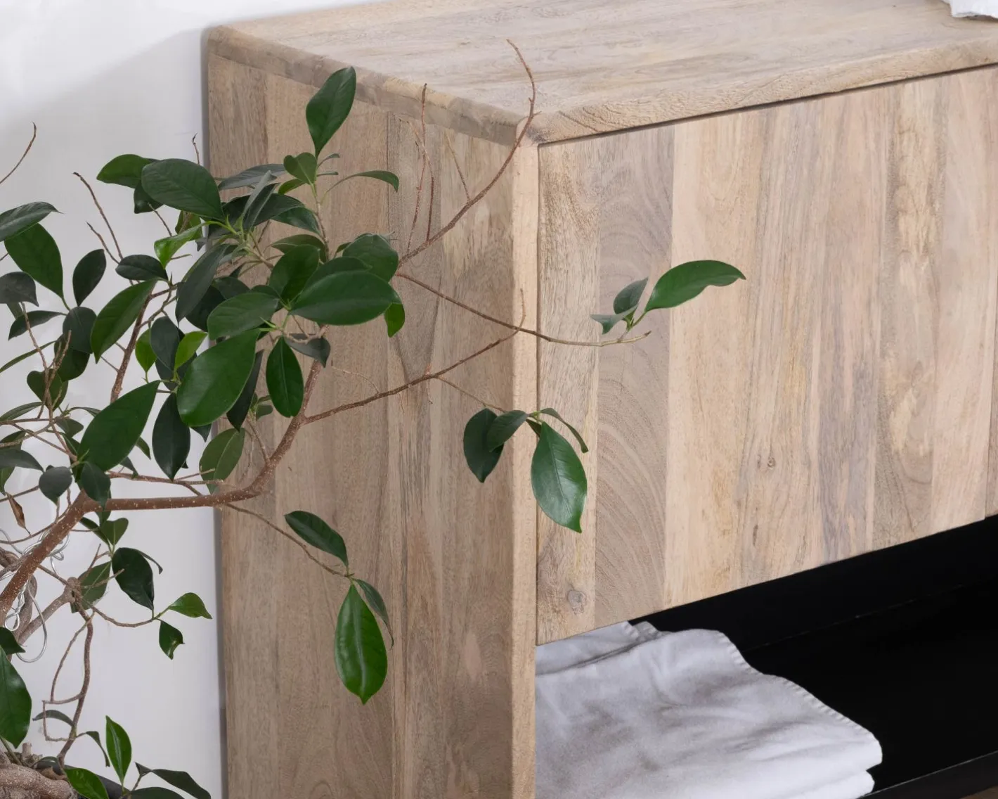 Hot Meuble sous vasque double en bois graphique naturel et noir "Nani" 140 cm Meuble Sous Vasque