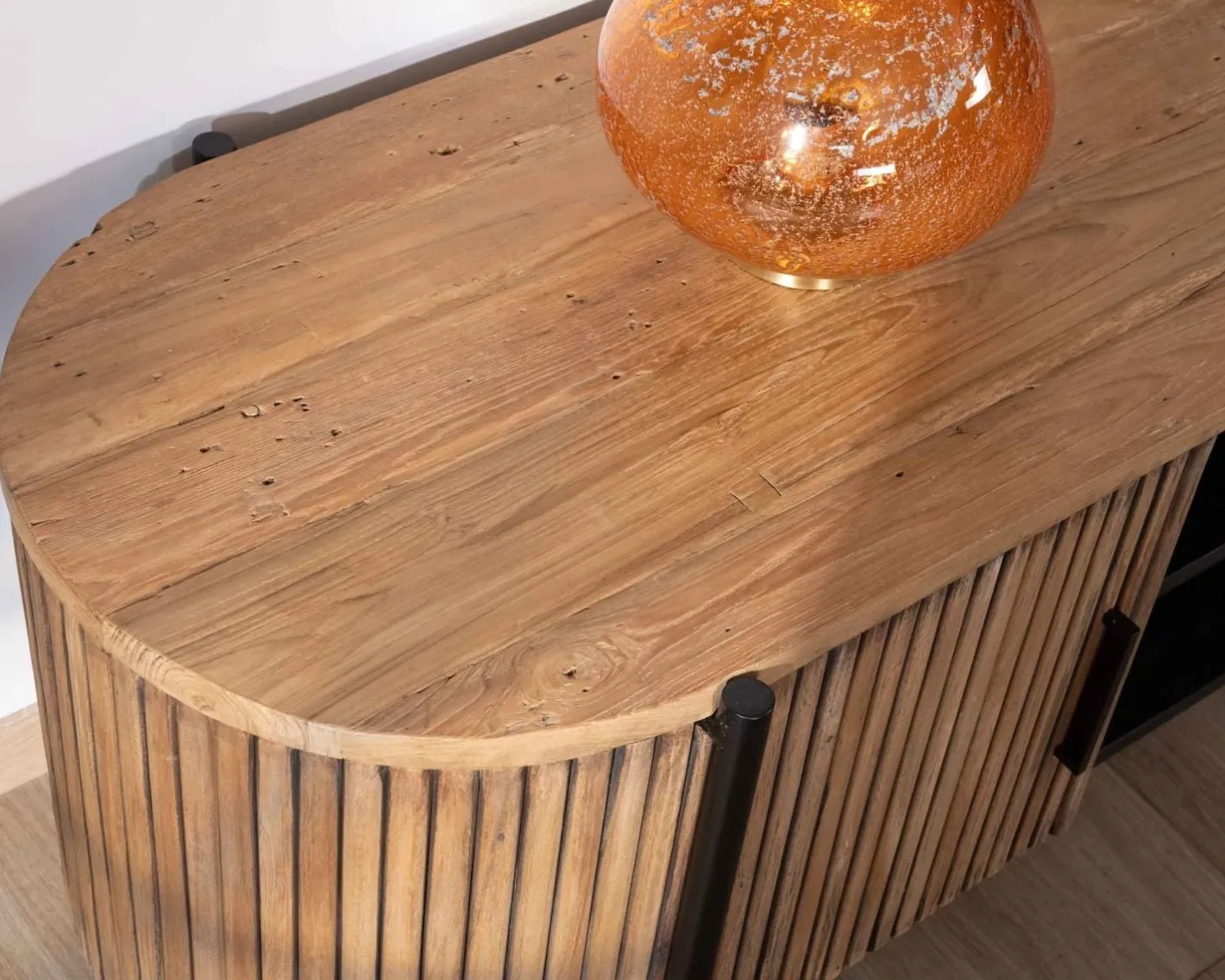 Hot Meuble télé arrondi et façades cannelées en teck recyclé "Troms" 160 cm Meuble Télé