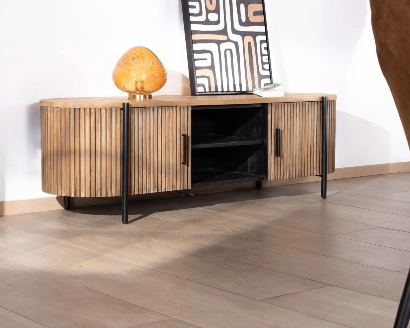 Hot Meuble télé arrondi et façades cannelées en teck recyclé "Troms" 160 cm Meuble Télé