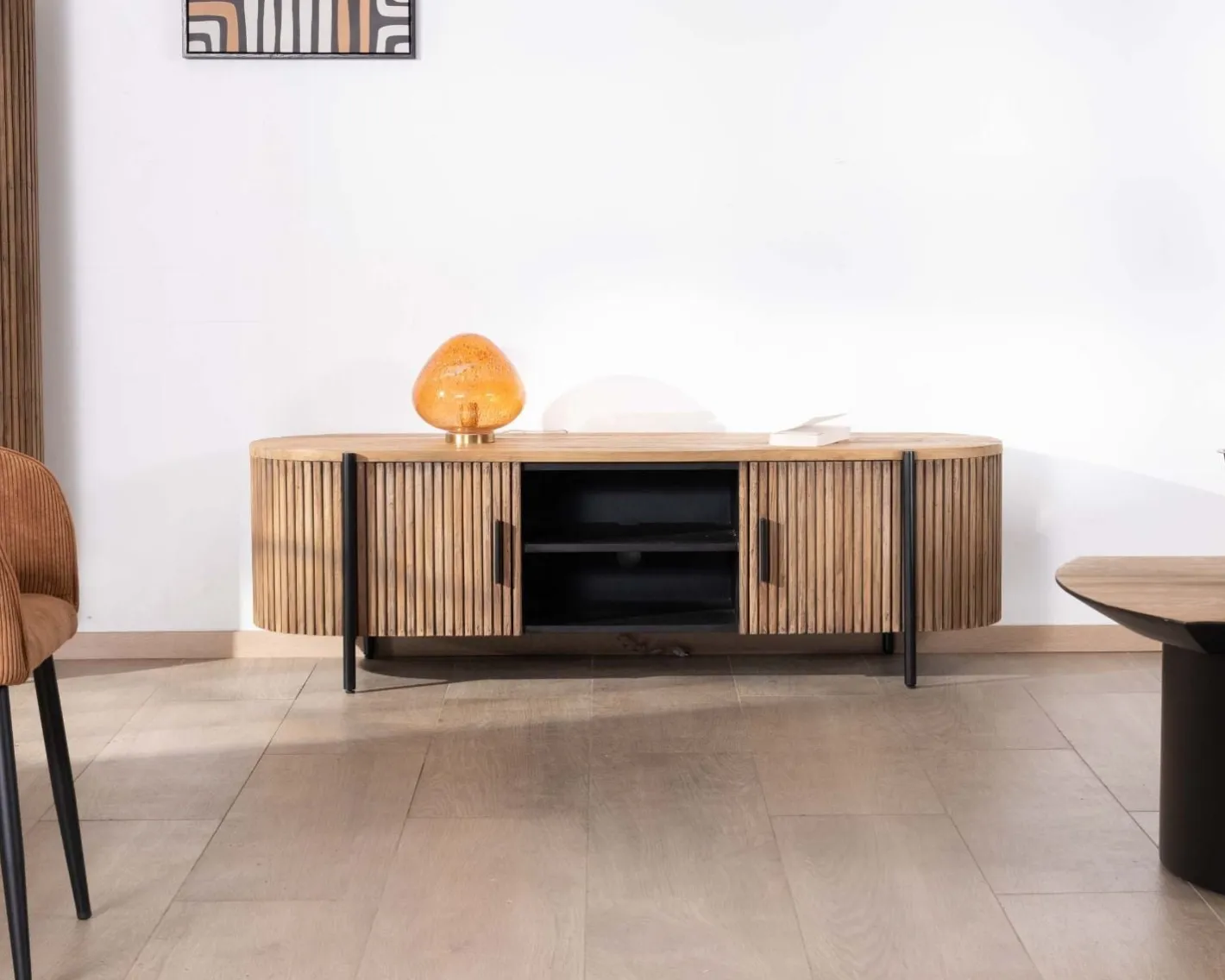 Hot Meuble télé arrondi et façades cannelées en teck recyclé "Troms" 160 cm Meuble Télé