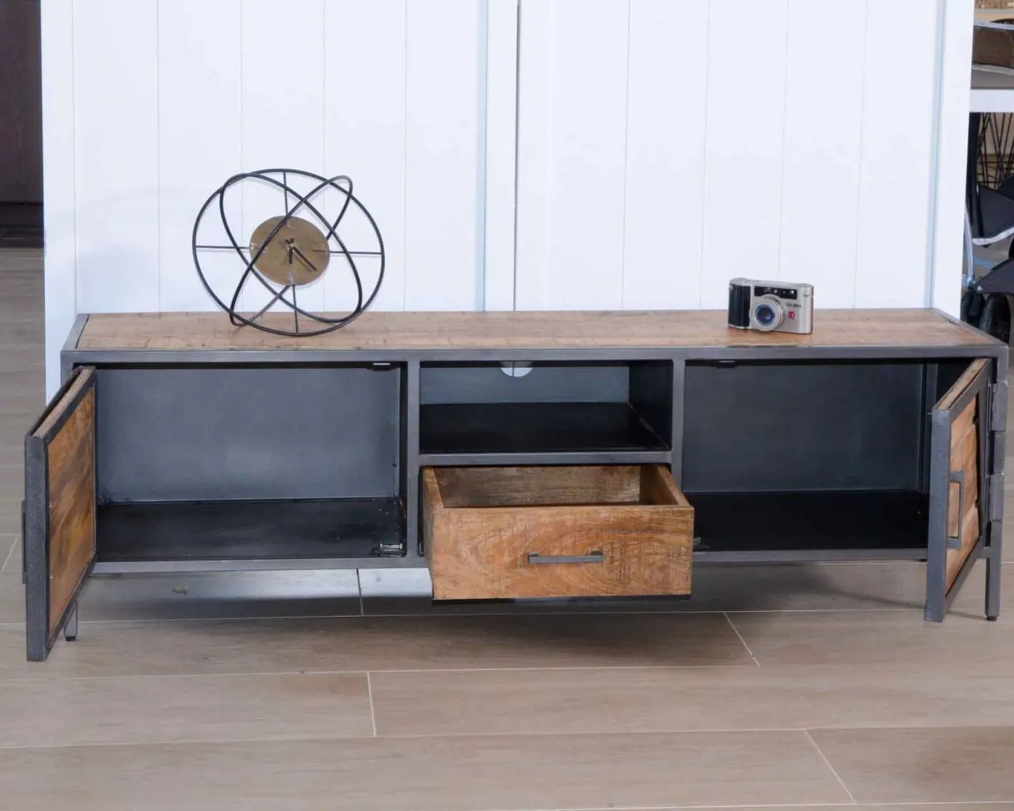Hot Meuble télé bois et métal gris style industriel "Vista" 150 cm Meuble Télé