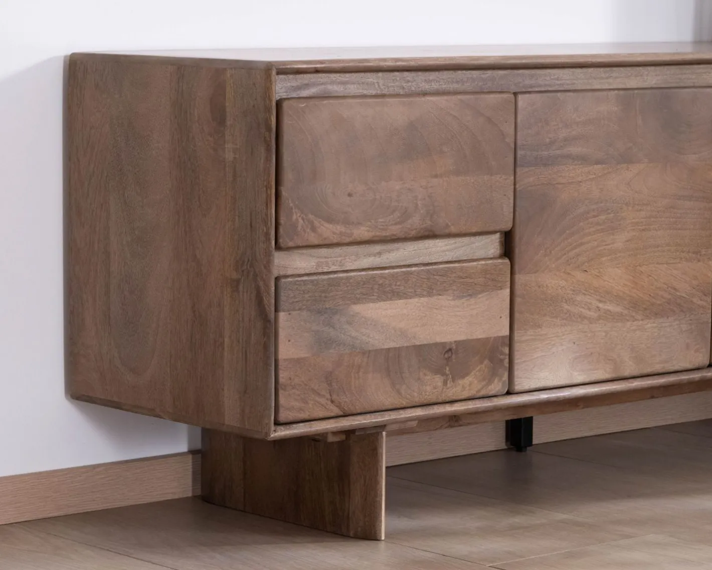 Hot Meuble télé 160 cm design épuré Japandi "Geta" en manguier massif Meuble Télé