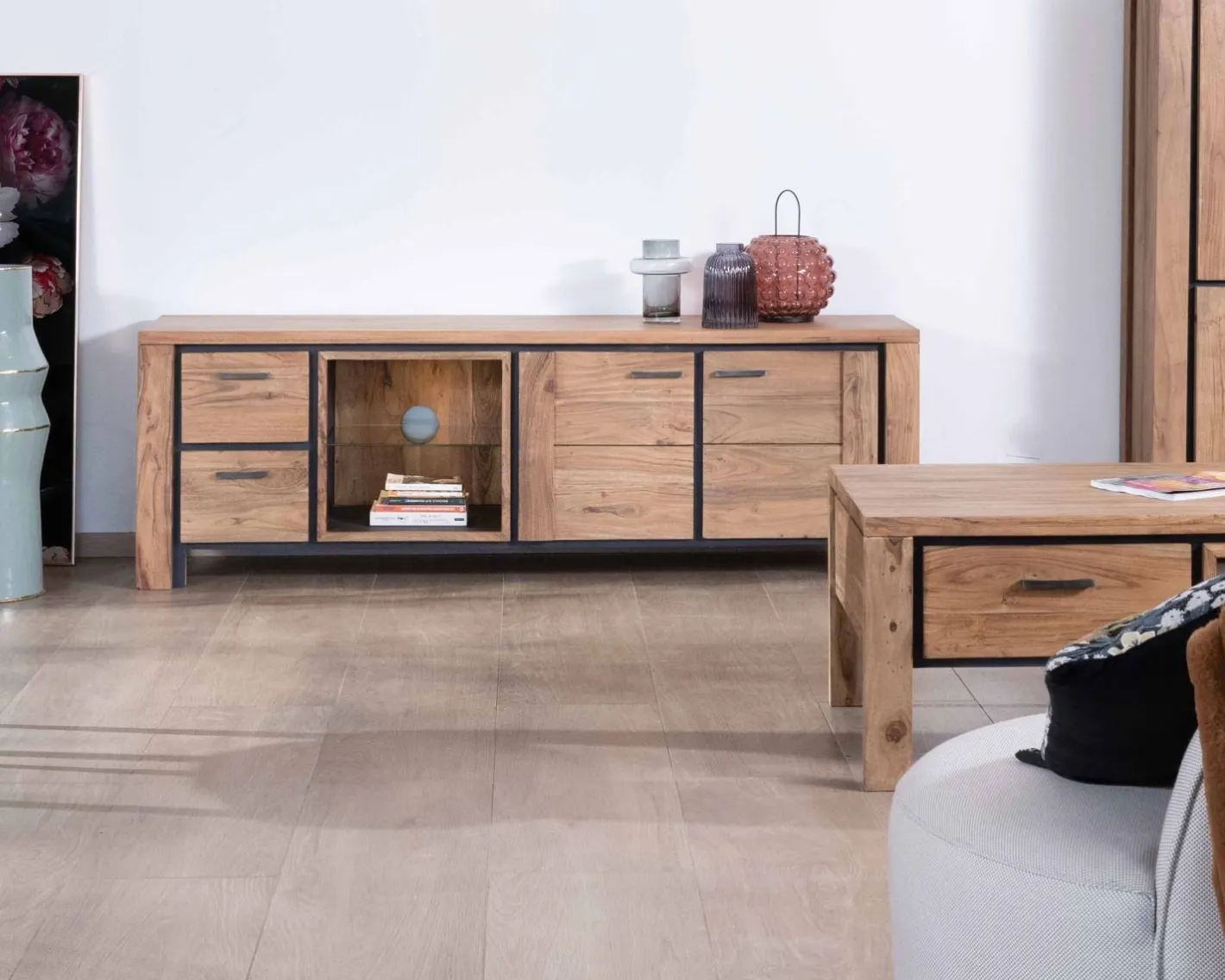 Outlet Meuble TV 180cm acacia massif avec niche éclairage LED et étagère verre "Fantaisie" Meuble Télé