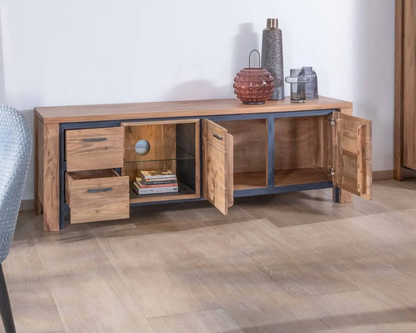 Outlet Meuble TV 180cm acacia massif avec niche éclairage LED et étagère verre "Fantaisie" Meuble Télé