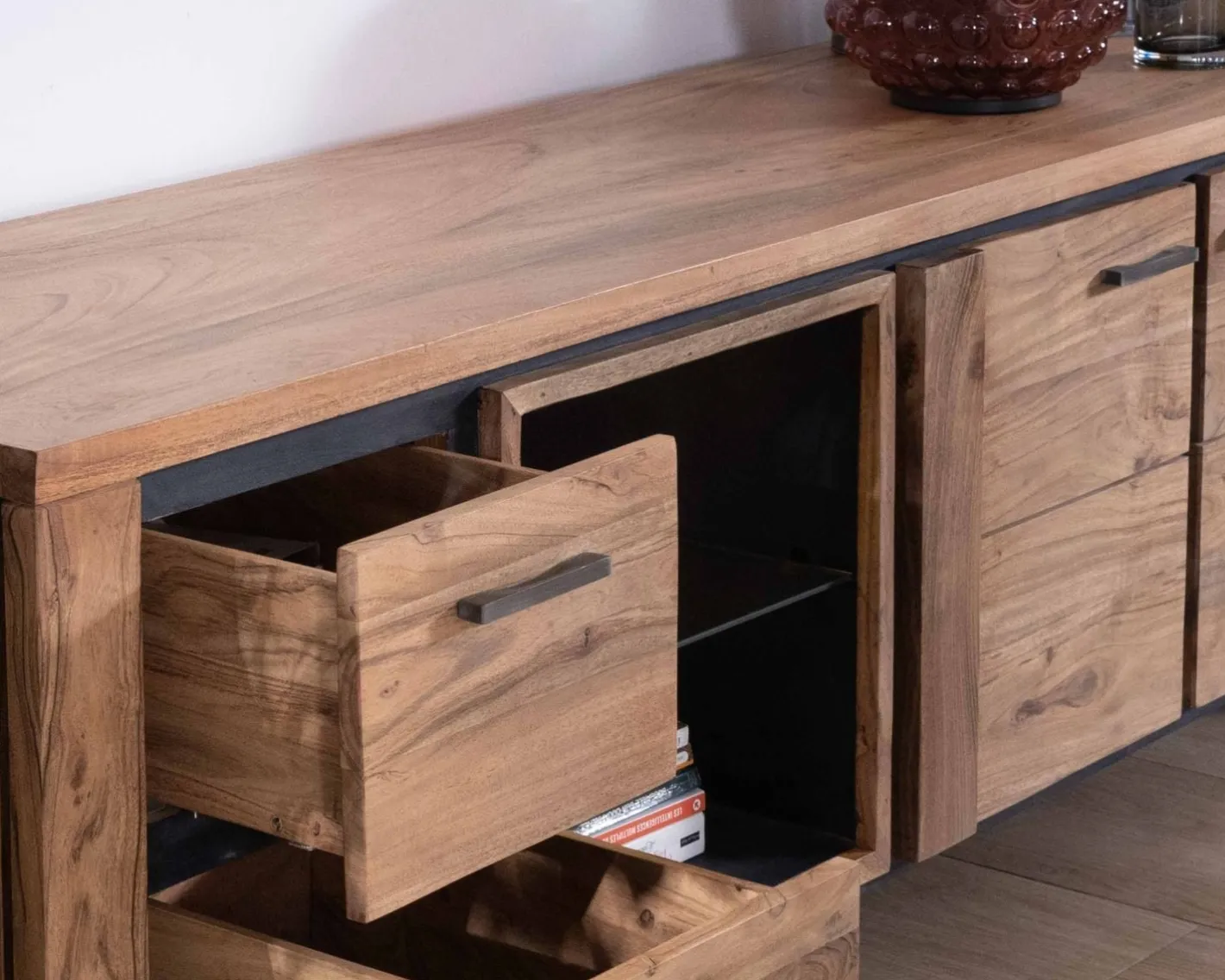 Outlet Meuble TV 180cm acacia massif avec niche éclairage LED et étagère verre "Fantaisie" Meuble Télé