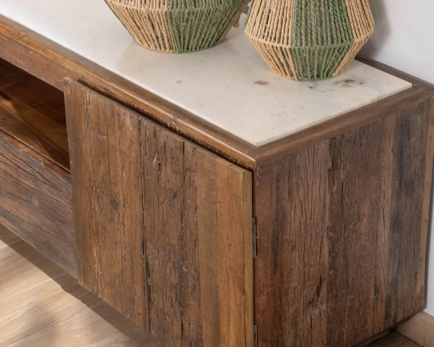 Hot Meuble TV 180 cm en bois recyclé et plateau marbre blanc "Mood" Meuble Télé
