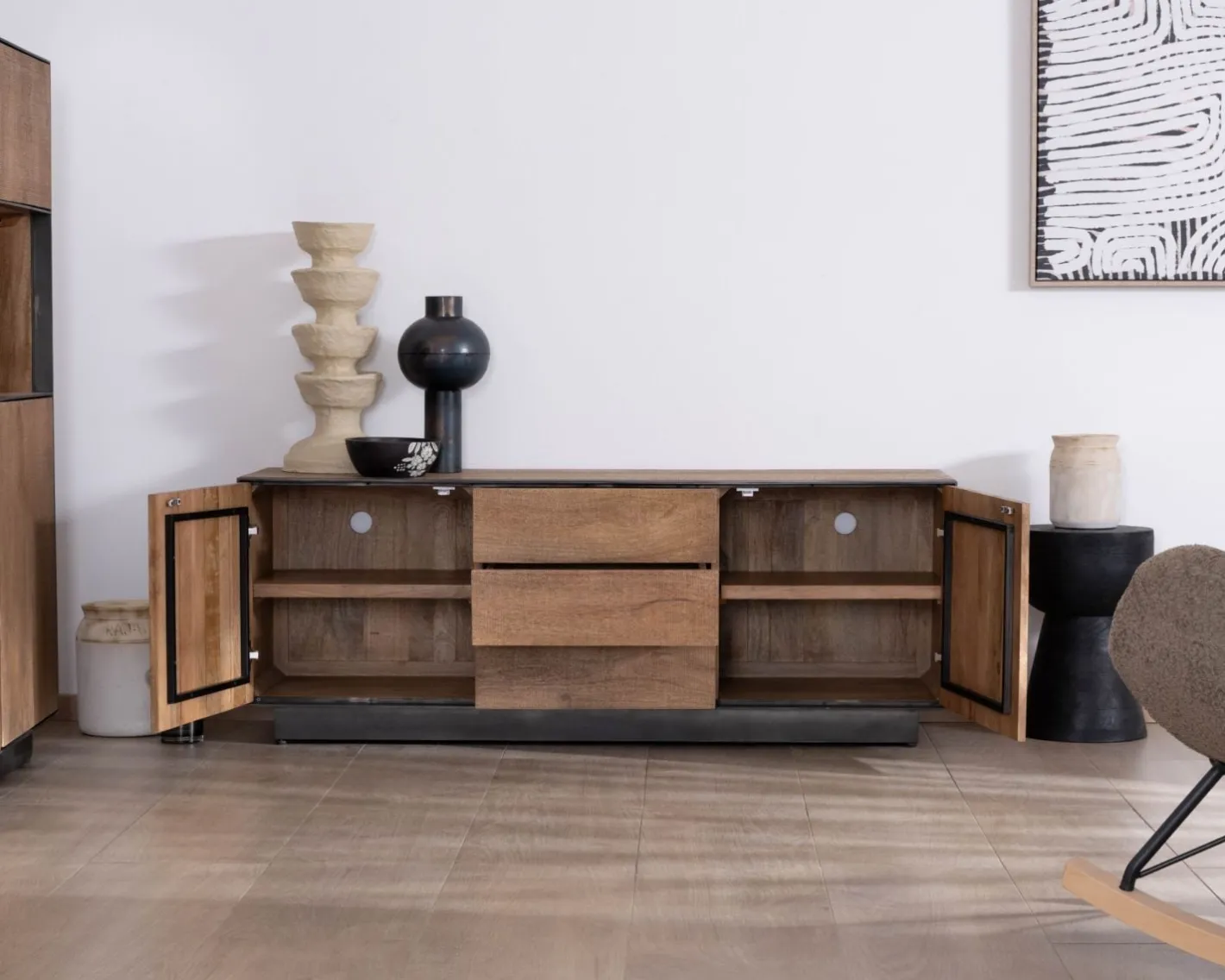 Clearance Meuble TV 150 cm en manguier style épuré "Santo" avec portes et tiroirs Meuble Télé