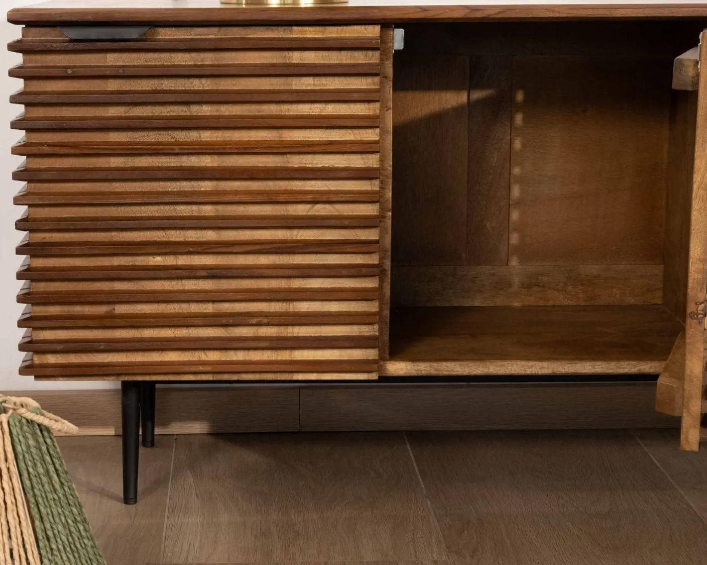 Meuble TV 160cm en teck et manguier et pieds métal noir "Sheffield" Meuble Télé