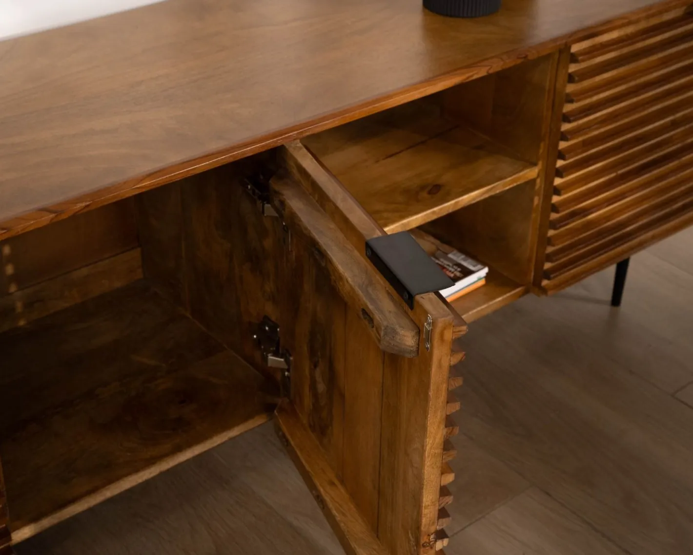 Meuble TV 160cm en teck et manguier et pieds métal noir "Sheffield" Meuble Télé