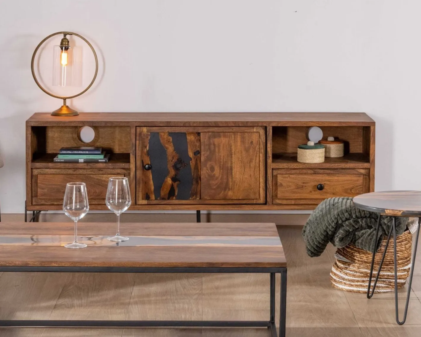 Best Meuble TV 175cm ethnique acacia massif pieds métal noir "Membatu" Meuble Télé