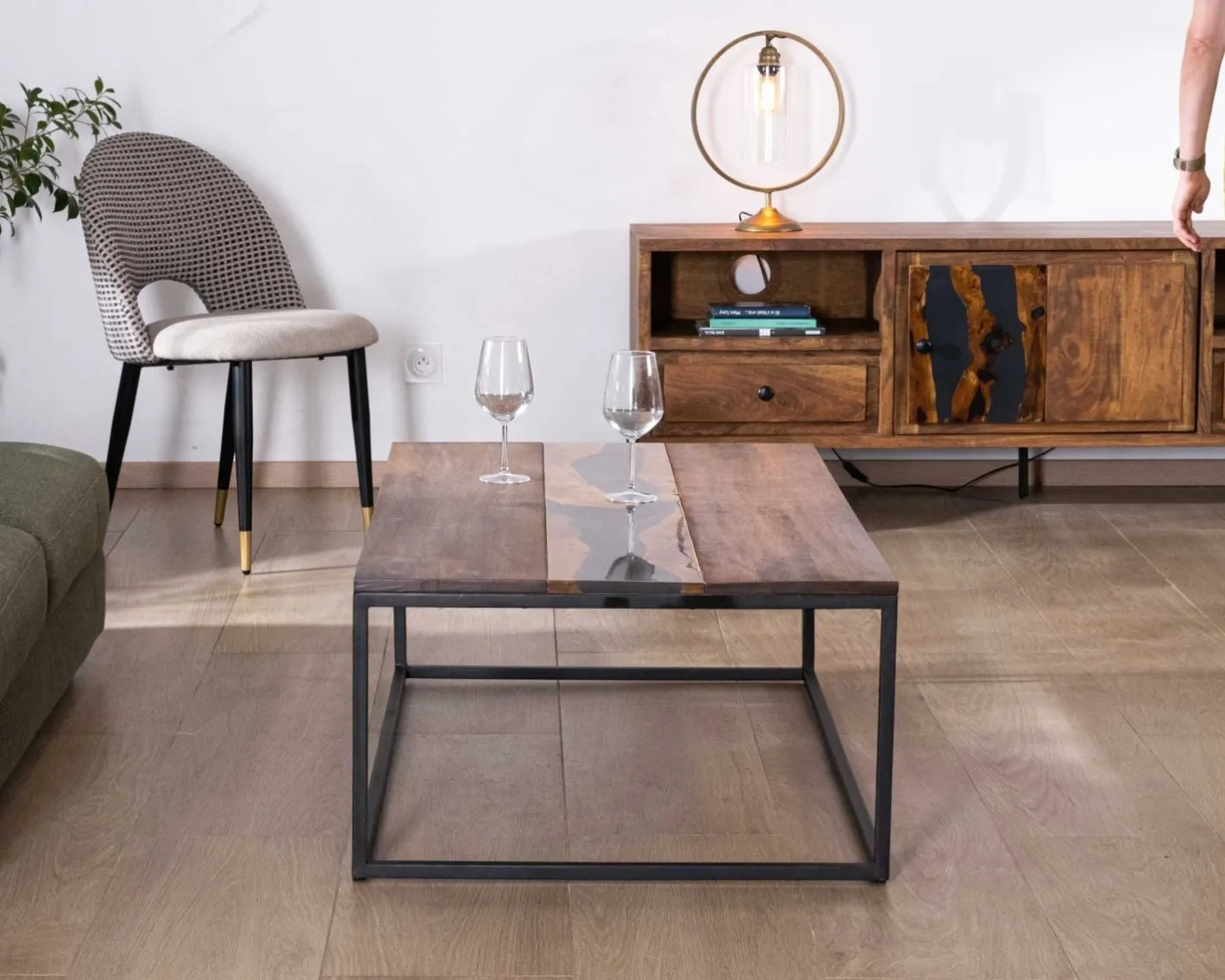 Best Meuble TV 175cm ethnique acacia massif pieds métal noir "Membatu" Meuble Télé