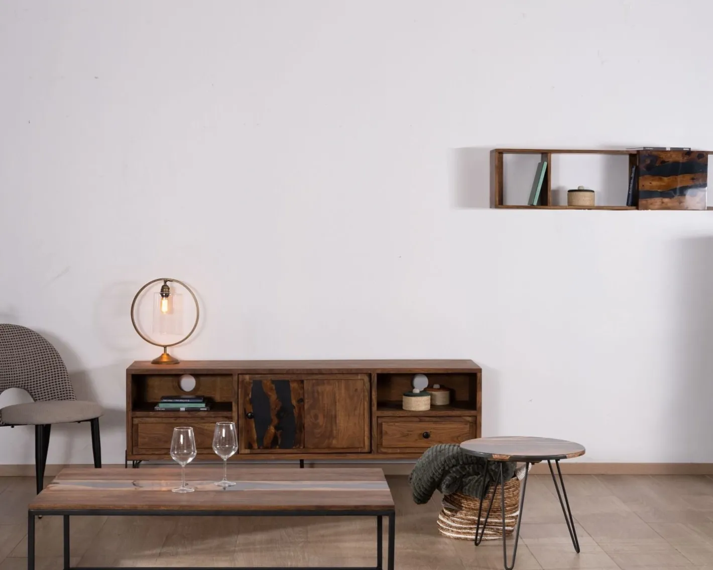 Best Meuble TV 175cm ethnique acacia massif pieds métal noir "Membatu" Meuble Télé