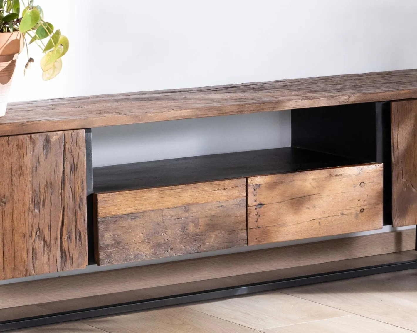 Sale Meuble TV industriel 175 cm acacia et métal noir "Cachou Chic" Meuble Télé