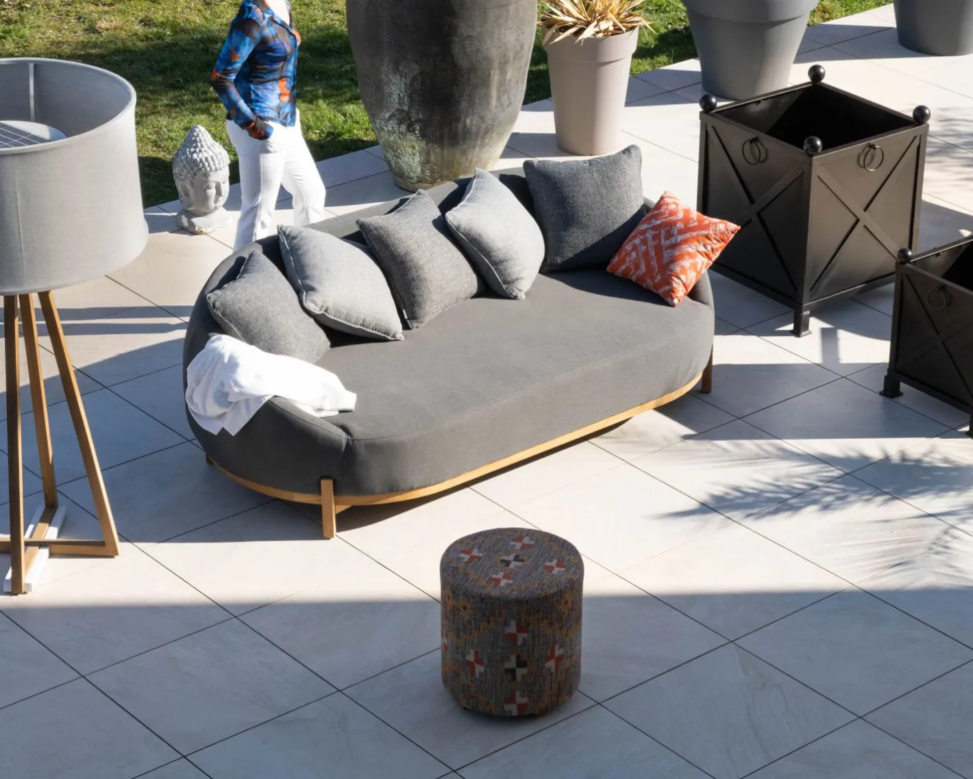 Hot Méridienne d'extérieur design enveloppant "Armando" gris foncé avec coussins coordonnés Canapé De Jardin|Bain De Soleil