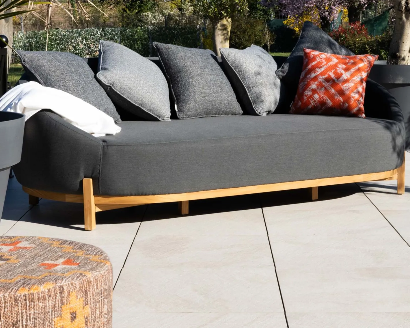Hot Méridienne d'extérieur design enveloppant "Armando" gris foncé avec coussins coordonnés Canapé De Jardin|Bain De Soleil