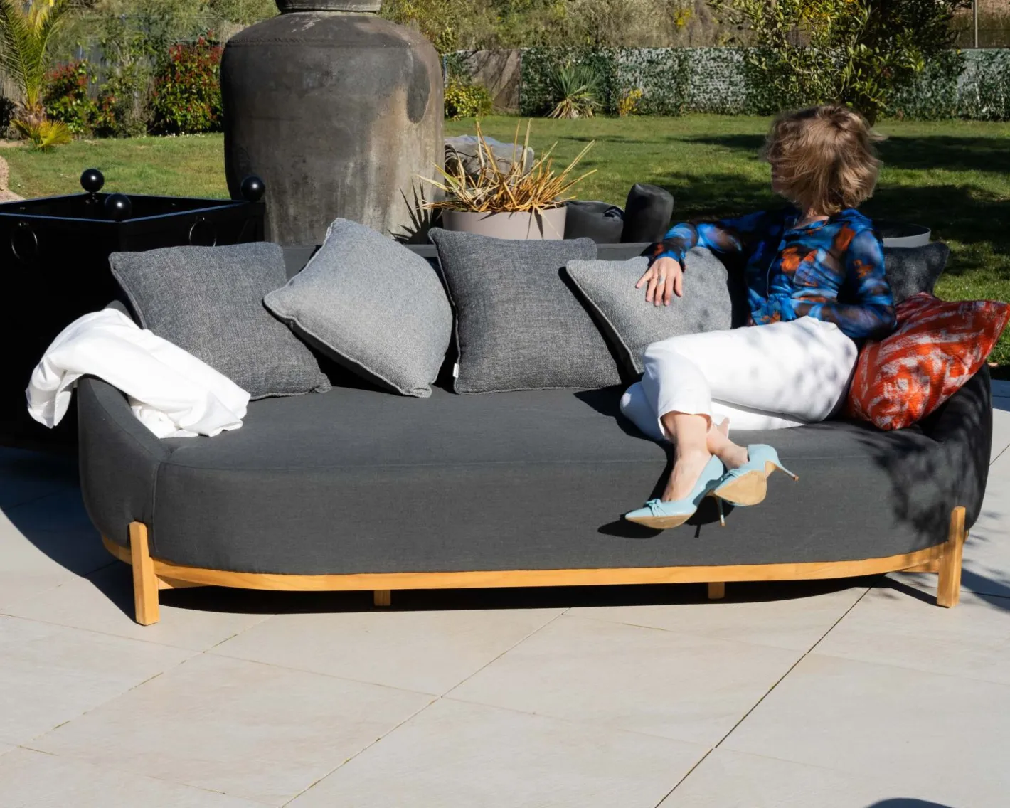 Hot Méridienne d'extérieur design enveloppant "Armando" gris foncé avec coussins coordonnés Canapé De Jardin|Bain De Soleil