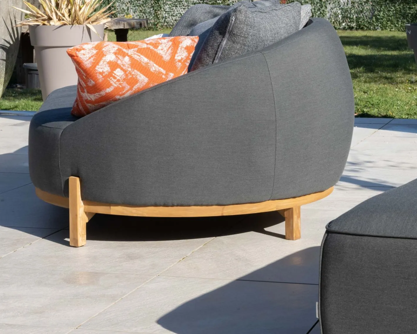 Hot Méridienne d'extérieur design enveloppant "Armando" gris foncé avec coussins coordonnés Canapé De Jardin|Bain De Soleil