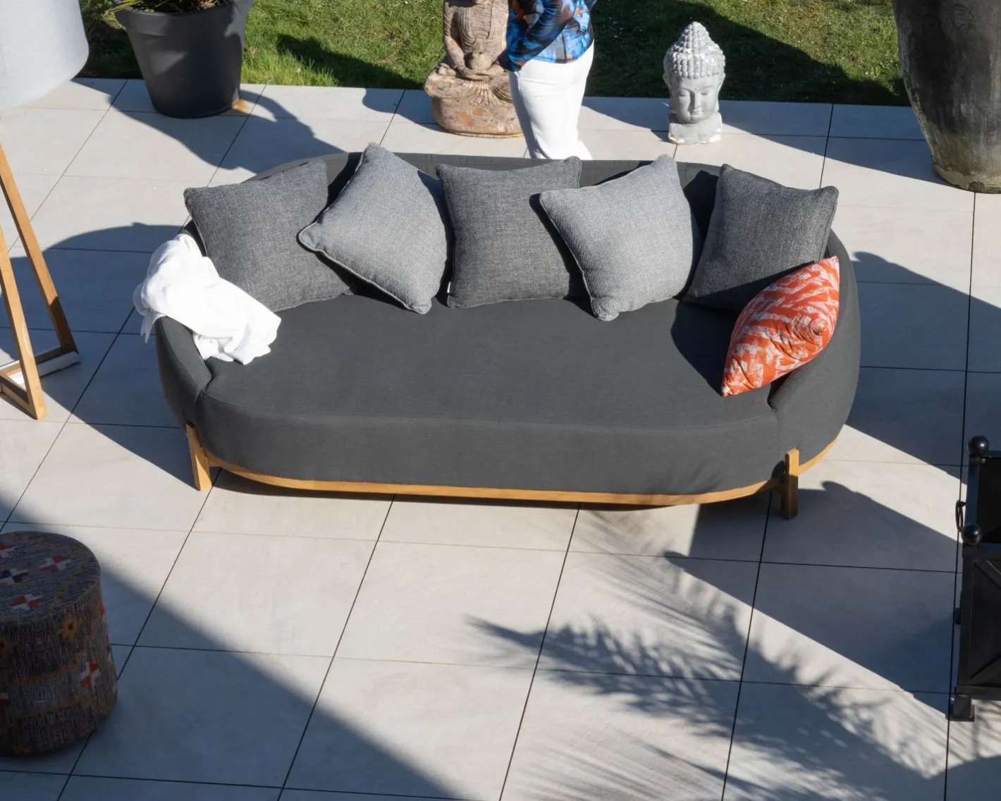 Hot Méridienne d'extérieur design enveloppant "Armando" gris foncé avec coussins coordonnés Canapé De Jardin|Bain De Soleil