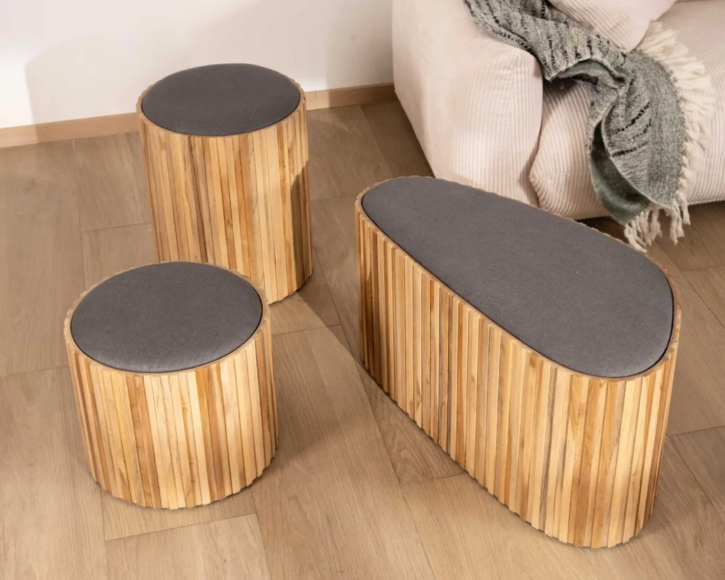 New Petite banquette en bois de teck recyclé et tissu gris "Foster" Banc