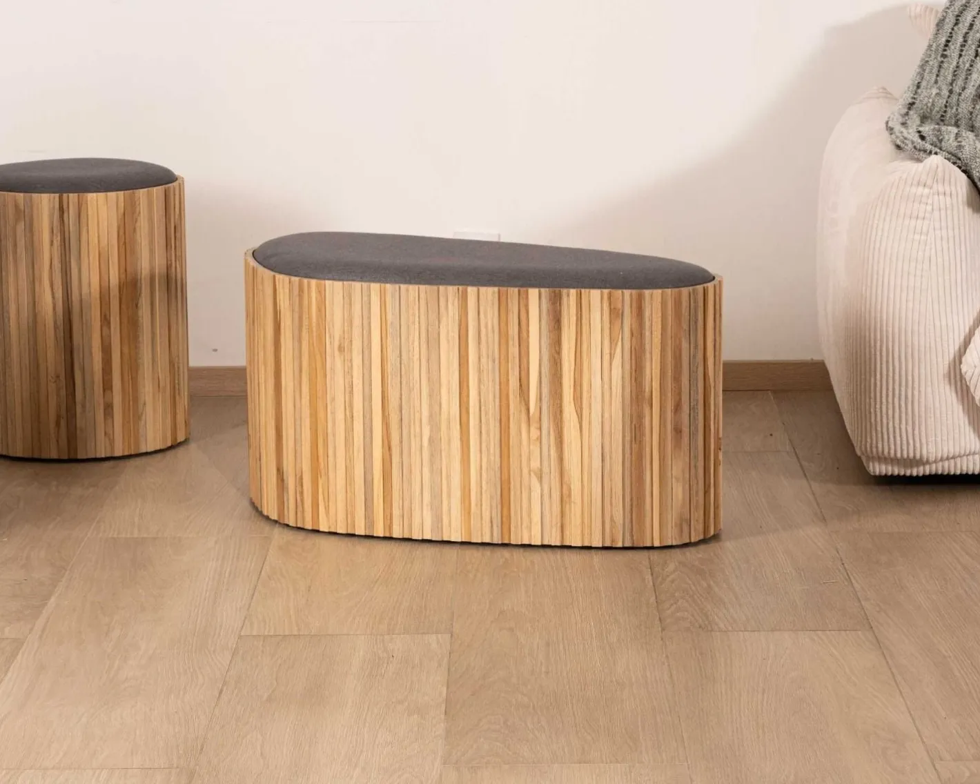 New Petite banquette en bois de teck recyclé et tissu gris "Foster" Banc
