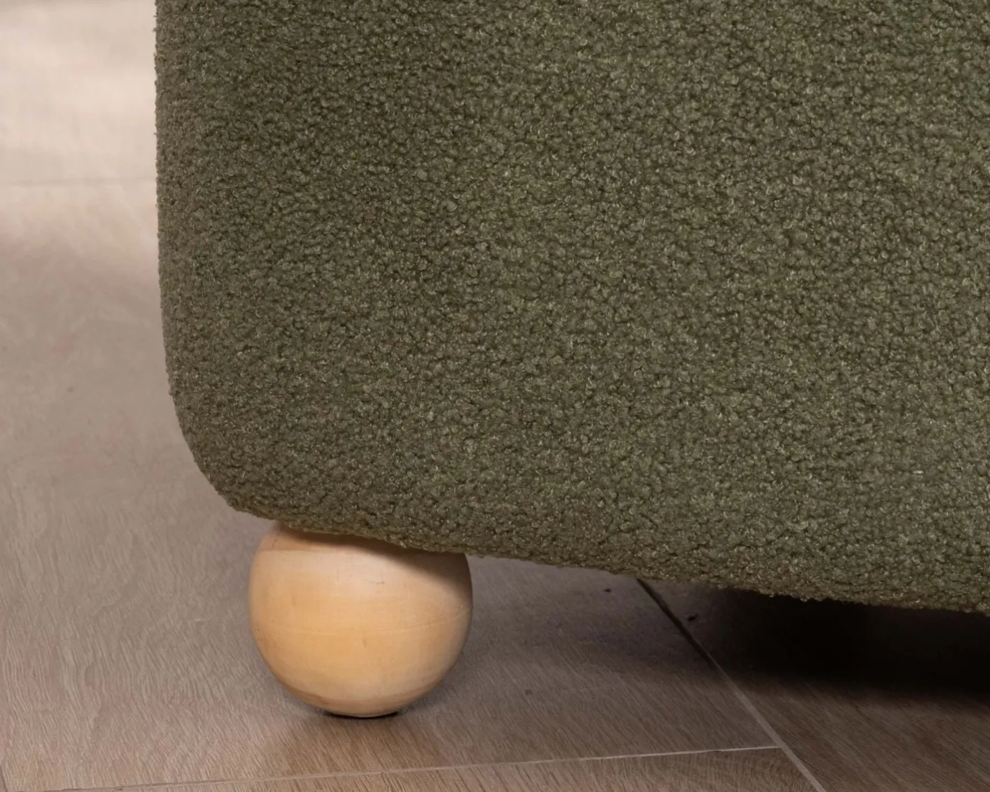 Clearance Petite chauffeuse style retro "Wala" en tissu vert kaki Fauteuil