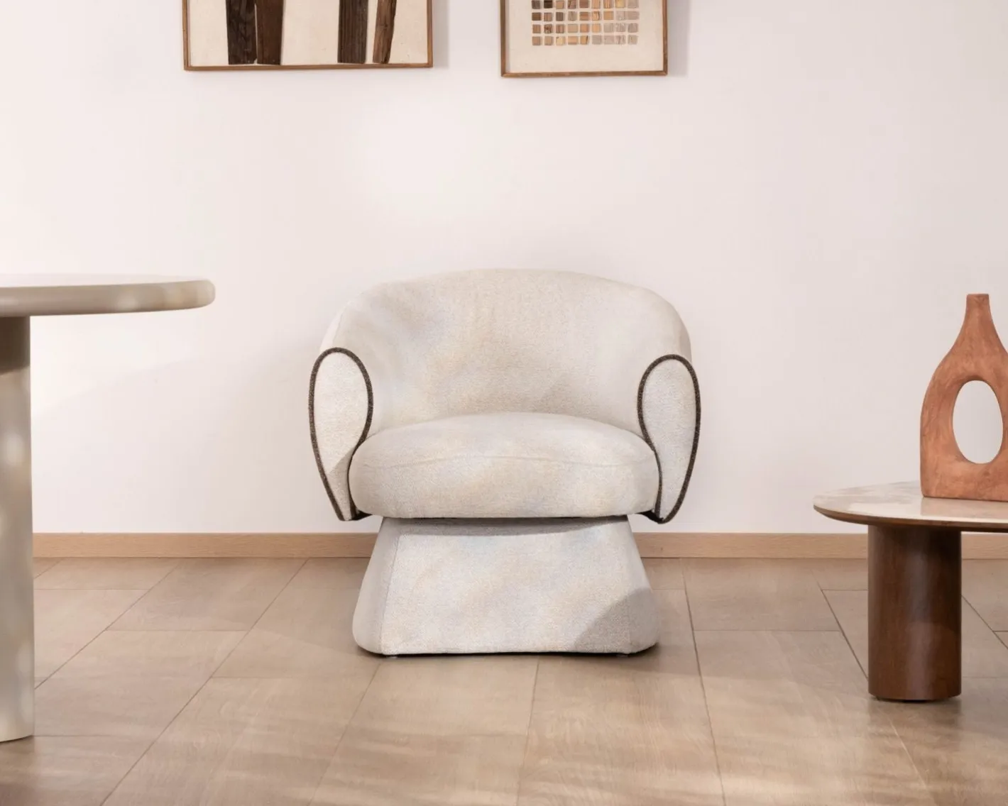 Outlet Petit fauteuil lounge en tissu bouclette blanc cassé "Sweet Culture" design enveloppant Fauteuil