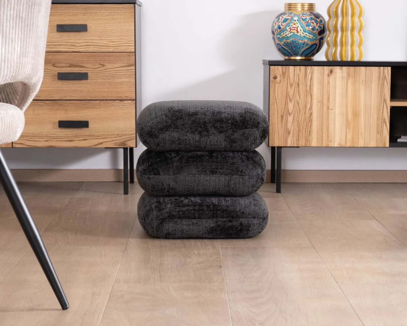 Pouf « Flow » tournant à trois niveaux en tissu tramé gris anthracite au toucher doux Décoration