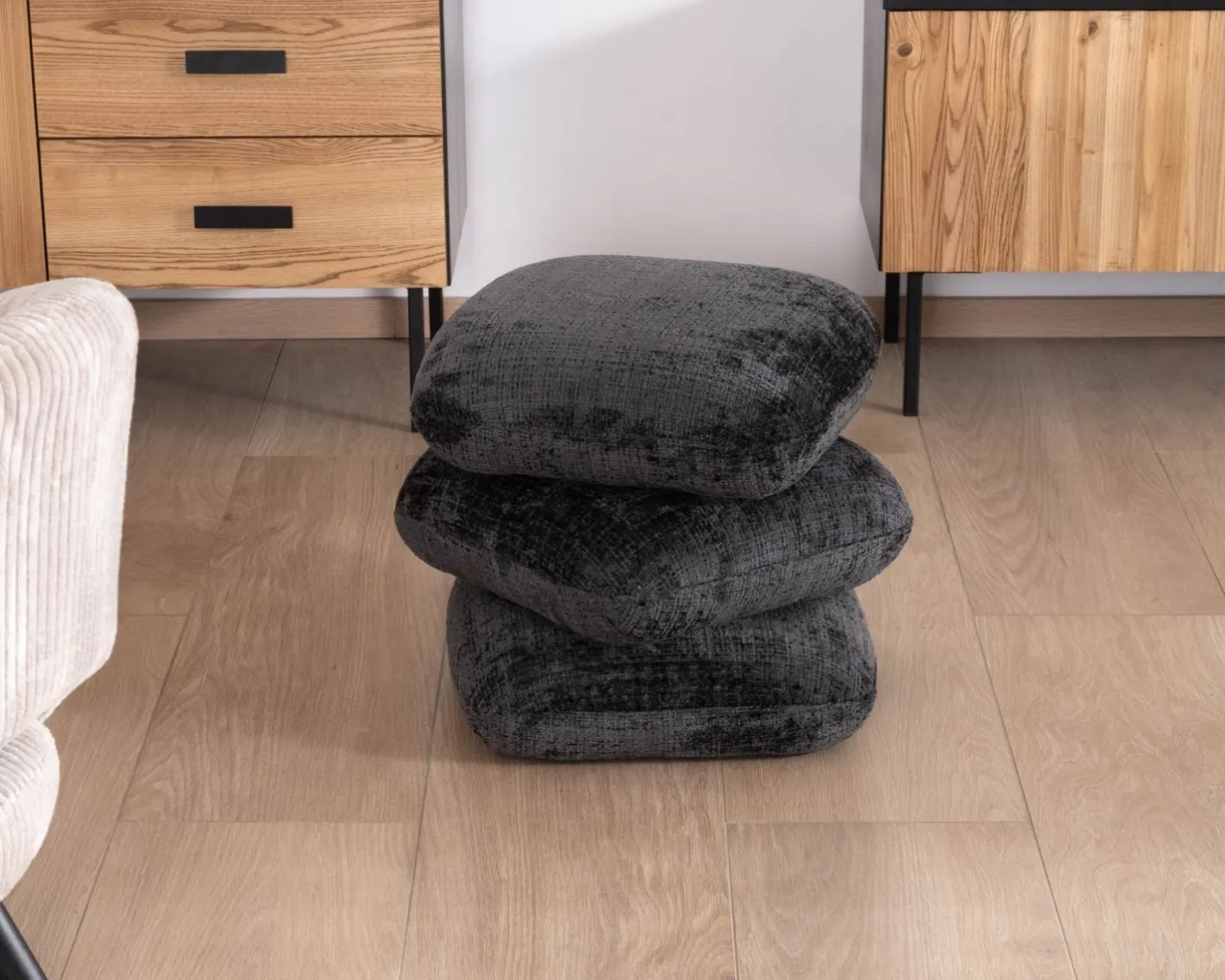Pouf « Flow » tournant à trois niveaux en tissu tramé gris anthracite au toucher doux Décoration