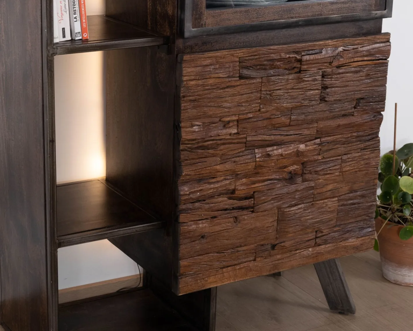 Rangement design en bois et métal "Crescendo" avec éclairage LEDs Vitrine Et Argentier|Bibliothèque