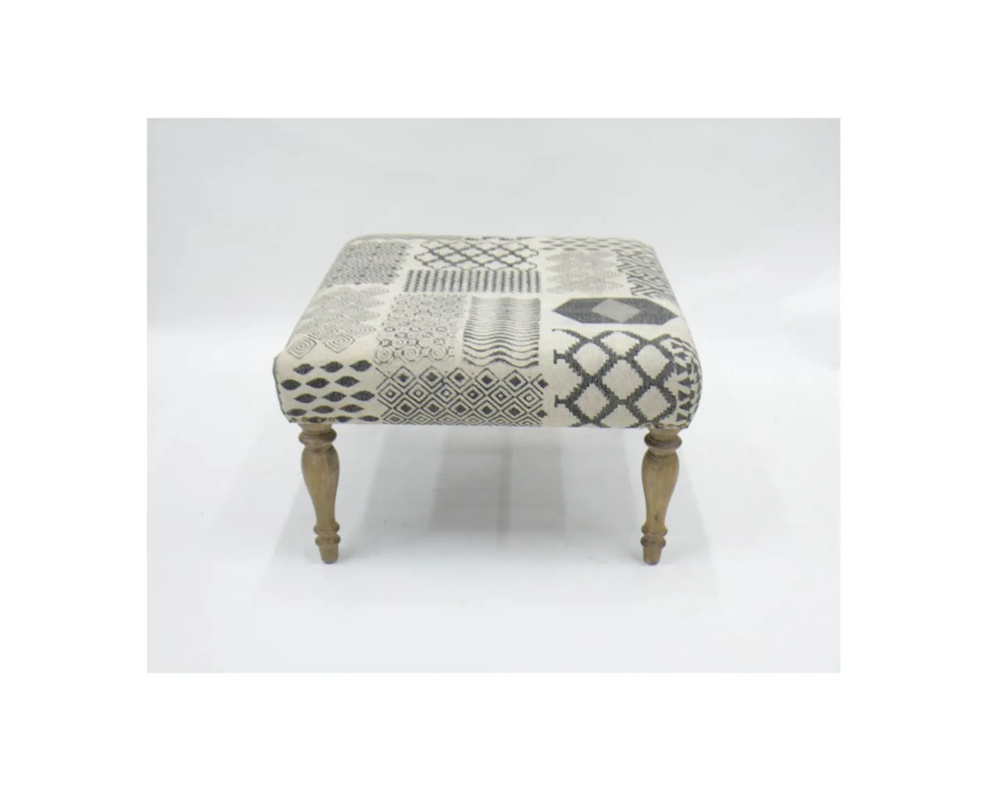 Outlet Repose-pieds gris motif patchwork et pieds en bois naturel "Sofia" Fauteuil Bergère